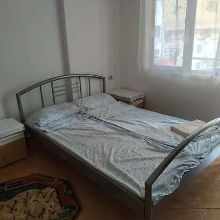 Flori Apartament *