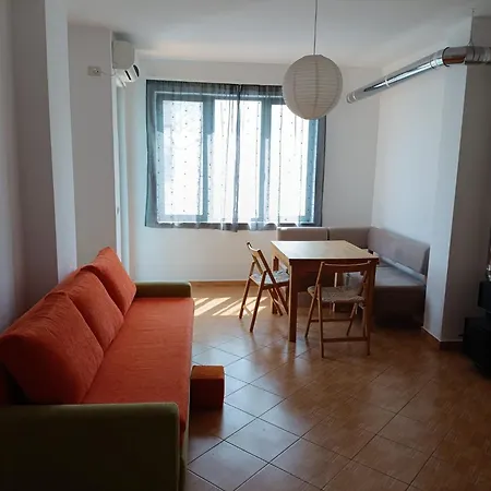 Flori Apartment Golem