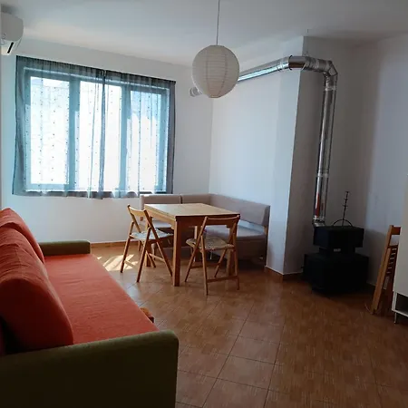 Flori Apartment Apartman